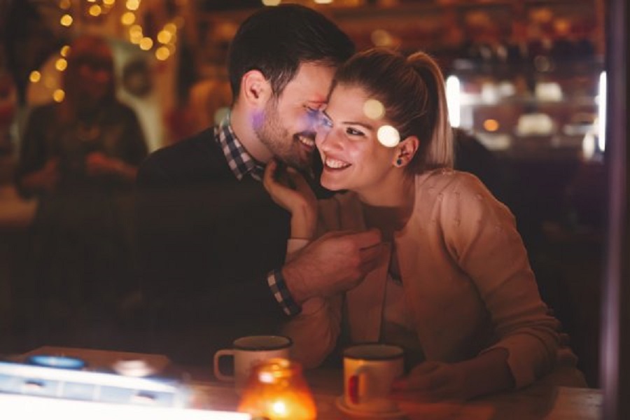 6 Romantic Anniversary Ideas to Woo Your Partner
