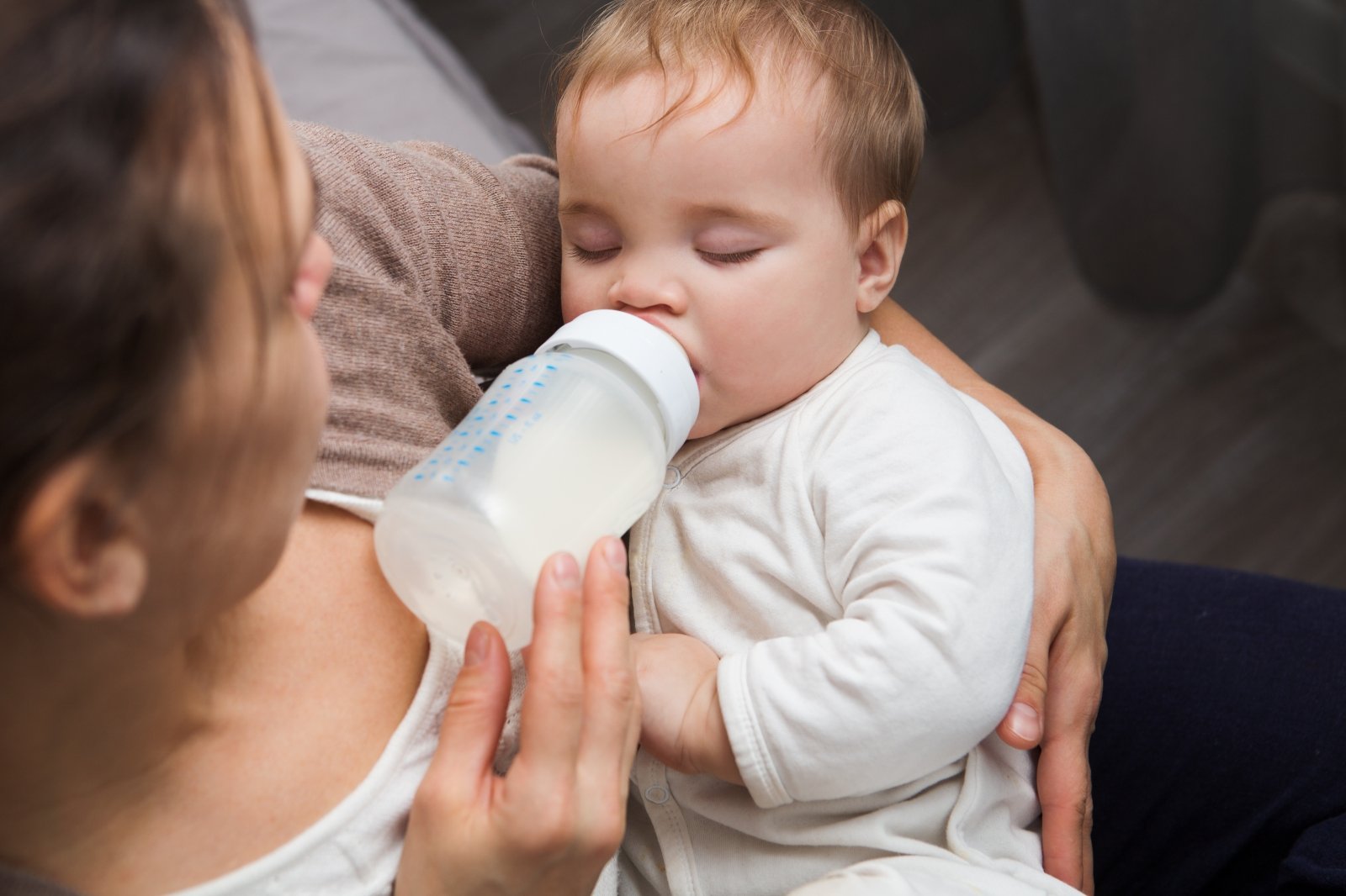 How to Deal With Hormone Imbalance During Breastfeeding – A Comprehensive Guide
