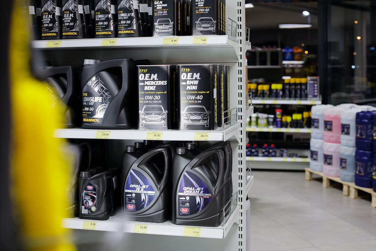 How Top Lubricant Oil Companies In UAE Are Working In Collaboration?