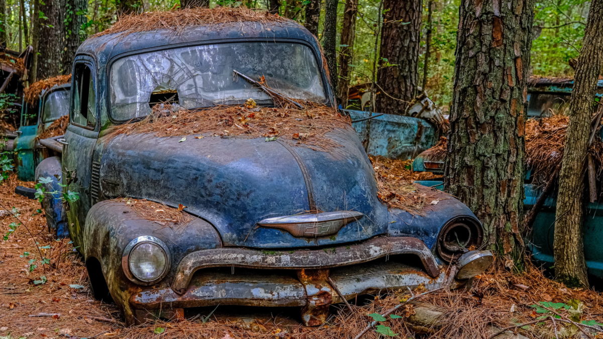 4 Reasons To Use Scrap Car Removal Company For Your Old Vehicle