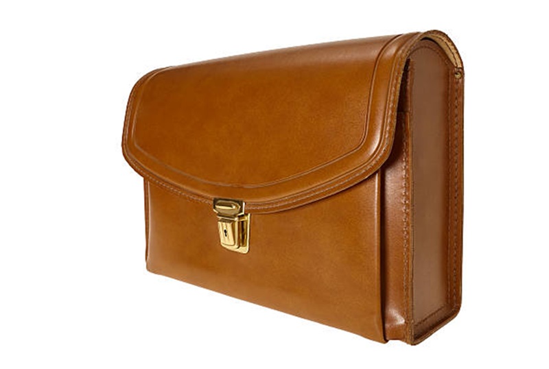 Elevate Your Style with a Tan Leather Messenger Bag