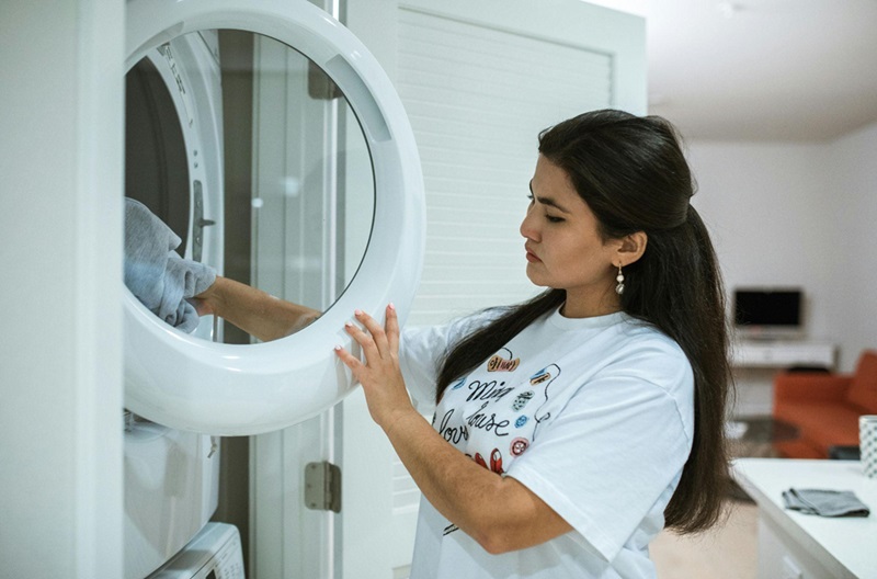 Effortless Cleaning: The Convenience of Express Laundry Services