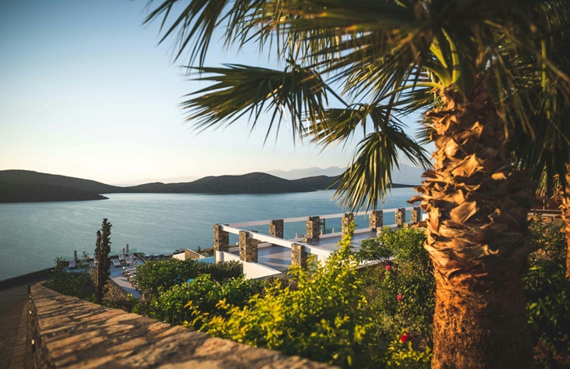 6 Irresistible Reasons Why Lakeside Hotels Are Your Dream Romantic Getaway