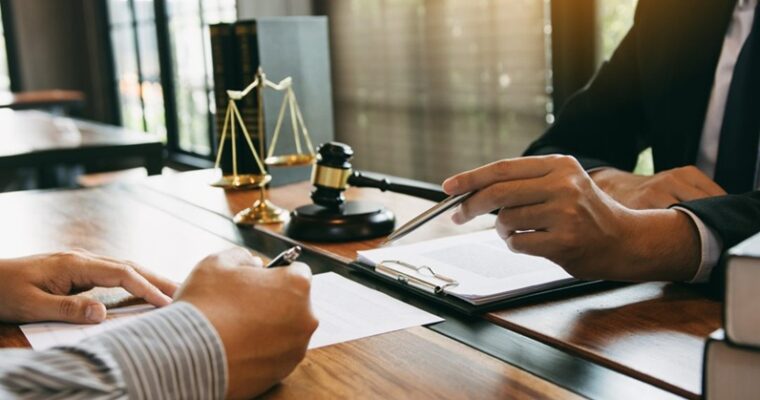 A Comprehensive Guide To Choosing An Employment Dispute Lawyer